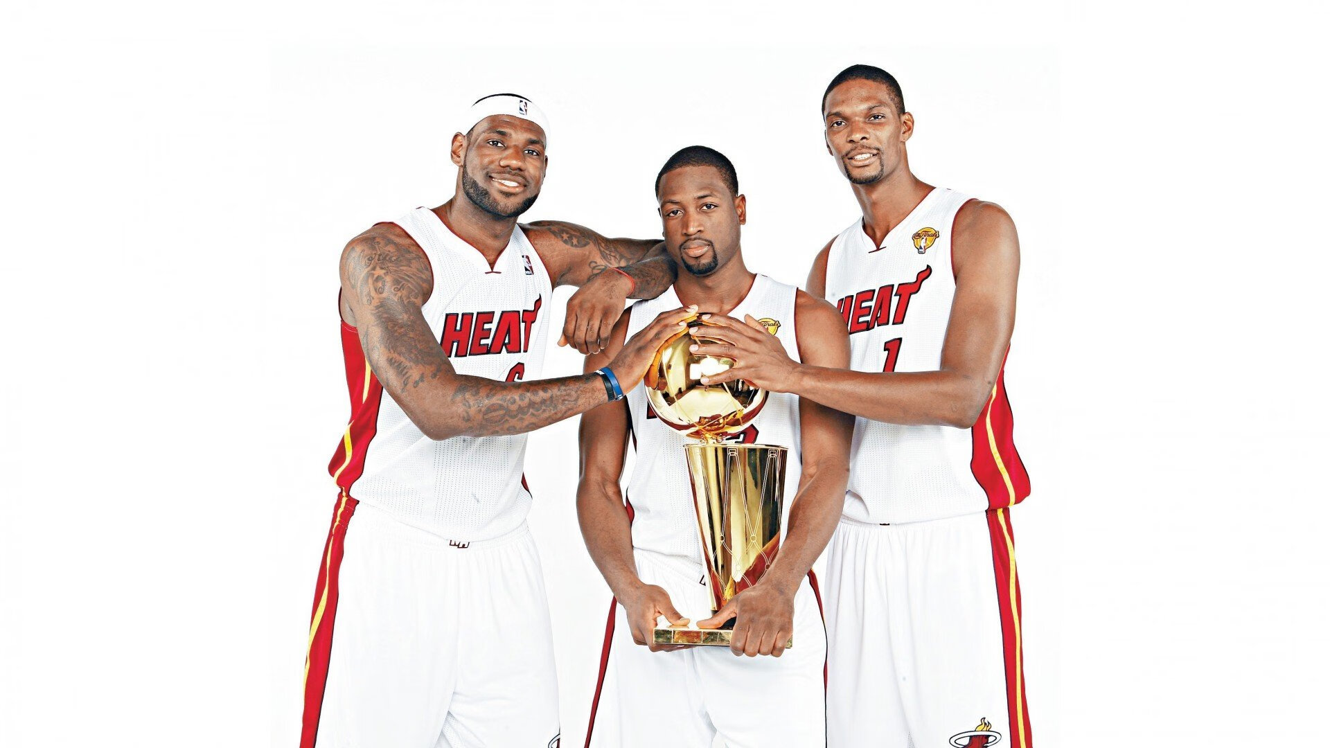 托桑·埃夫布奥姆万在NBA常规赛中砍下22分，埃托奥与布冯相视一笑
